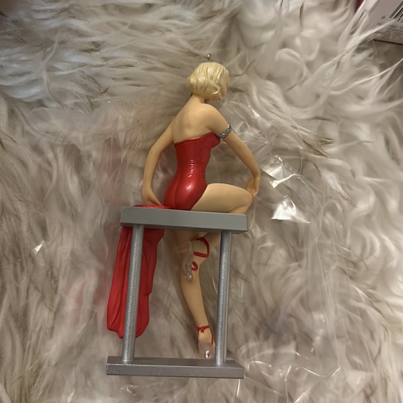 Set of 2 Marilyn Monroe Collector’s Series Keepsake Vintage Hallmark Ornaments - Picture 7 of 8